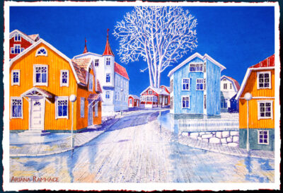 Vintermålning -akvarell av Brobacken i Lerum med snö, färgglada trähus och ett frostigt träd mot blå himmel.