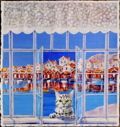 Fine Art Print av Ariana Ramhage föreställande en katt i fönstret med utsikt över Hälleviksstrand, en glömd tårta och spetsgardiner.