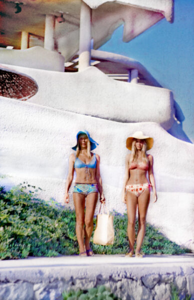 Ungdomsporträtt av Ariana Ramhage med mor från hennes första utlandsresa till Turkiet under 1970-talet.