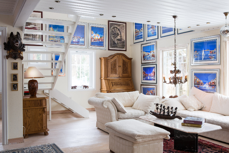 Ljus och inspirerande utställningsmiljö i Ariana Ramhages ateljé i Gråbo.