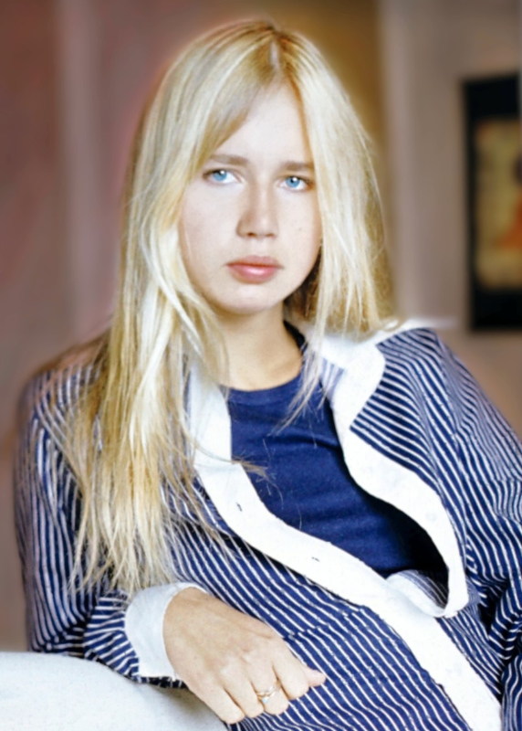 Sista barndoms oto av Ariana Ramhage. Avresedagen till Sverige. Nu är det dags att stå på egna ben