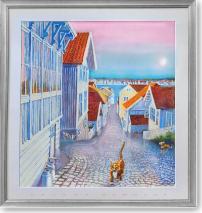 Akvarellmålning av katter och en hund på en kullerstensgata i Marstrand under en rosa himmel. Konstnär Ariana Ramhage.